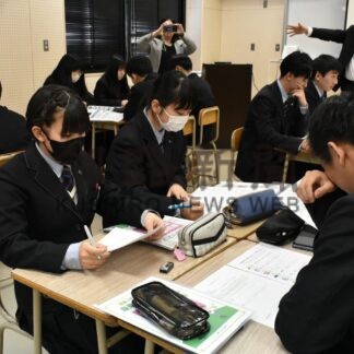 家計管理の大切さ学ぶ　屈斜路郵便局、弟子屈高で金融教育出前授業【弟子屈】(2025-03-20)