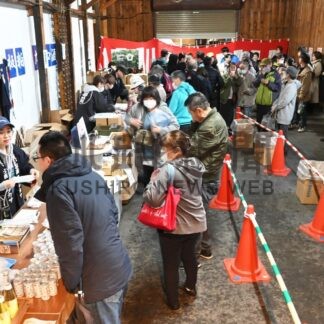 「たれ口酒」求め長蛇の列　福司酒造蔵開き、市民ら満喫【釧路市】(2025-04-25)