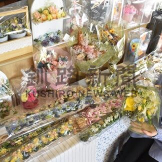 ブーケや壁掛け１００点　古谷さん、母の日プレゼント作品展【釧路市】(2025-04-19)