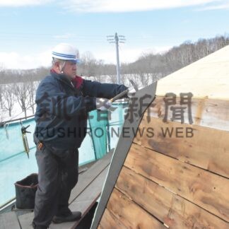 サイロのある風景守る　日建ハウジング、技術継承兼ね屋根補修【中標津】(2025-04-04)