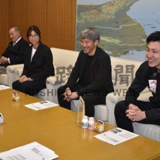 新濱選手 地元支援に感謝　町役場表敬、今季の結果報告【別海】(2025-04-11)