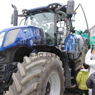 乳搾りや酪農体験、牧場ピクニックに笑顔　協力隊の笠原さんが日帰りツアー企画【根室】_1(2025-04-09)