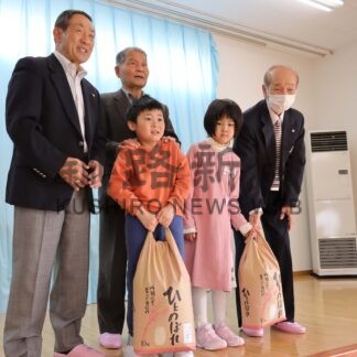岩手の室根町から「ひとめぼれ」届く　逆さ地名交流、保育園に【根室】(2025-04-17)
