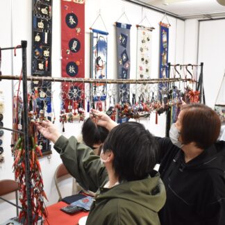 多彩な手作り作品３００点　旭川の「荷葉」が展示【釧路市】(2025-04-18)