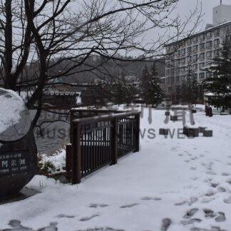 釧根地方一部で降雪　寒の戻り実感、阿寒湖畔で５㌢【釧路市】(2025-04-30)