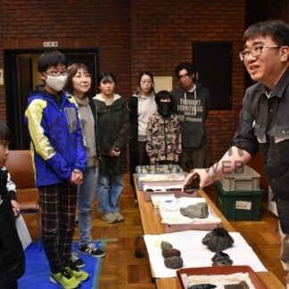 黒曜石使い道具づくり　市立博物館で体験講座【釧路市】(2025-04-28)