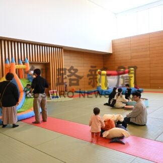 こどもアリーナ運営開始　親子連れでにぎわう【釧路市】(2025-04-06)