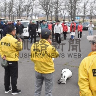 鳥取地区建設業３社、仁々志別川沿い清掃　連町などと合同【釧路市】(2025-05-07)