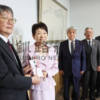 生理用ナプキン、小中高へ１．４万枚寄贈　母子の健康増進委【根室】(2025-06-18)