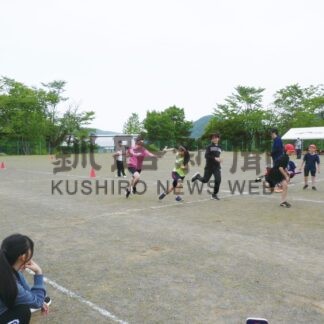 運動会で児童生徒保護者たちが歓声　茶路小中と庶路学園【白糠】(2025-06-29)