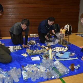 海岸漂着ごみを白糠で初調査　道博物館など【白糠】_1(2025-06-22)