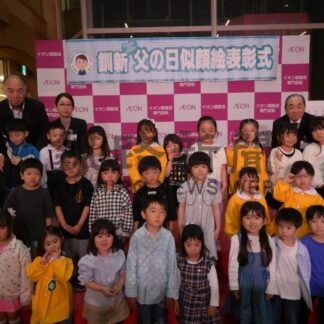 入賞園児笑顔広がる　釧新父の日似顔絵表彰式【釧路町】(2025-06-16)