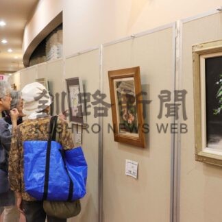 ２１５点の力作ずらり、最終日は体験会も　２２日までグループ美術展【根室】(2025-06-21)