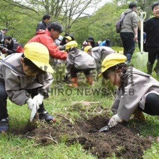 苗木 大きくなあれ　釧路のキッズランド30周年で植樹【釧路町】(2025-06-05)