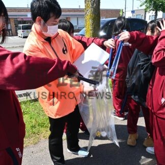 東高生徒が清掃で地域の美化に貢献【釧路町】(2025-06-17)