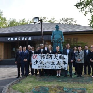 大鵬や相撲 興味持って　ウクライナの美術家が作品展【弟子屈】_2(2025-06-10)