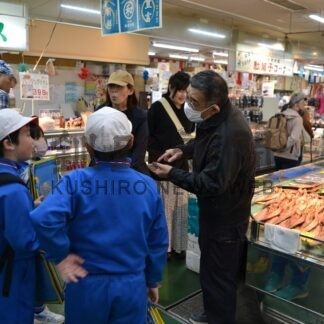 和商市場で働く理由は？　附属釧路前期が社会科授業【釧路市】(2025-06-12)