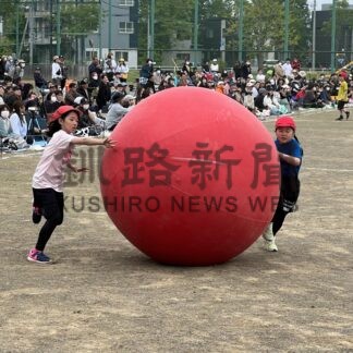 競技やダンス児童真剣　釧根管内小学校運動会シーズン(2025-06-23)