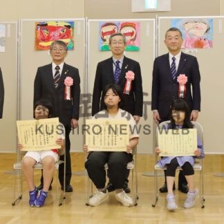 図画・ポスター１１人入賞　「歯と口の健康週間」表彰式【根室】(2025-06-15)