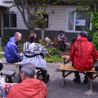 お花見に歌で花添える　佐藤さんがライブ【釧路市】(2025-06-07)