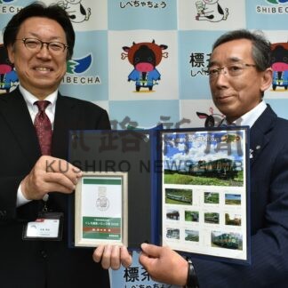ノロッコ号切手販売　標茶町に寄贈　列車の勇姿記録【標茶町】(2025-07-03)