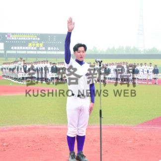 白球追い 応援熱く　高校野球北大会釧根支部予選_4(2025-07-07)