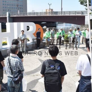 釧路川で清掃に汗　釧路建親会【釧路市】(2025-07-09)