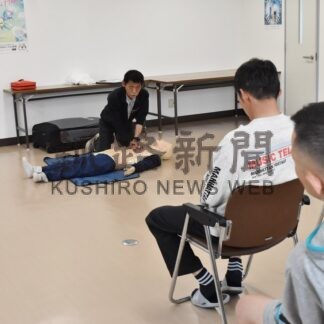 入所者対象に救急救命訓練　釧路慈徳会【釧路市】(2025-07-20)