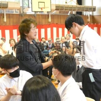 同窓生と生徒交流　記念祝う阿寒高　創立７５周年で式典や講演会【釧路市】(2025-07-21)