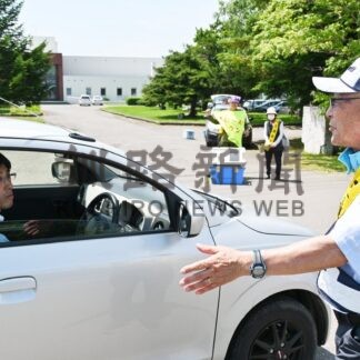 安全運転呼び掛け　交通安全協会西春別駅前分会啓発【別海町】(2025-07-22)