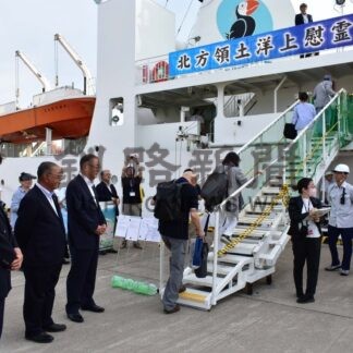 元島民ら５３人、きょう帰港　最初の１泊２日コース　洋上慰霊第２弾【根室市】(2025-07-26)