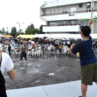 フキキャッチに歓声　阿寒ふるさとまつり【釧路市】(2025-07-28)