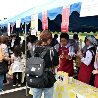 食やクイズでまち学ぶ　しべつマルシェ、家族連れで盛況【標津町】(2025-07-29)