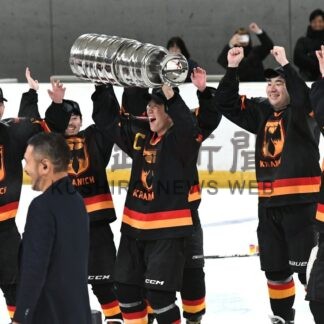 ＫＳ五利家、ディビジョン１制す　アイスホッケー釧路ビアリーグ【釧路市】_1(2025-07-29)