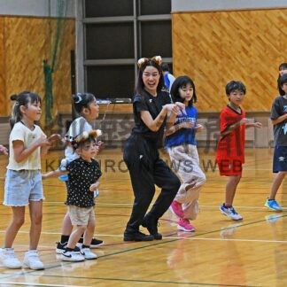 きつねダンス披露　羅臼出身ファイターズガール、地元で初の教室【釧路町】(2025-08-01)