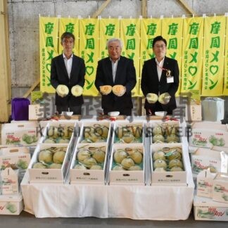 摩周メロン出来栄え上々　弟子屈で出荷祝い豊穣祭　赤肉、青肉合わせ２万玉【弟子屈町】(2025-08-01)