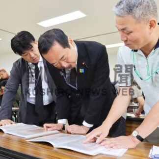 引き揚げ船乗船名簿、元島民ら閲覧【根室市】(2025-08-03)