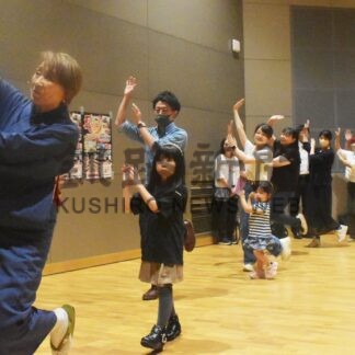 「中標津音頭」町民ら練習　夏まつり実行委、正式振り付け指導【中標津町】(2025-08-04)