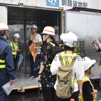 新富士駅の歴史学ぶ　釧路市立博物館企画、親子ら駅構内見学【釧路市】(2025-08-04)