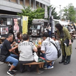 道内キッチンカー集結　グルメガーデン開幕【釧路市】(2025-08-05)