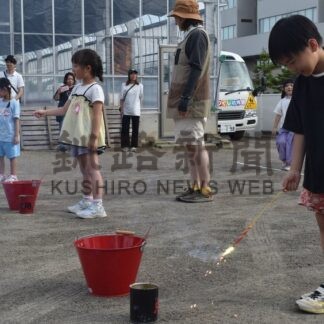 花火遊び安全に　幼稚園で教室【根室市】(2025-08-11)