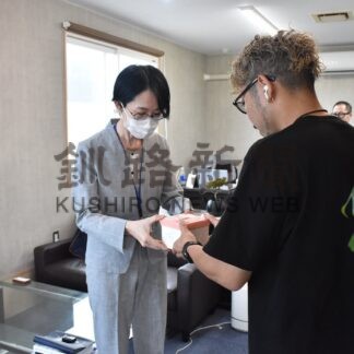 がん検診センターに浄財６万円を寄付　カーマート　グラネス【釧路市】(2025-08-18)