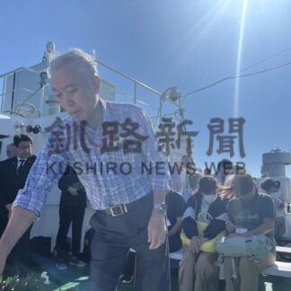 元島民ら故郷思い祈り　北方領土第５回洋上慰霊【根室市】_5(2025-08-18)