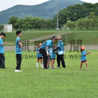スナッグゴルフに挑戦 ！　プロゴルファーと園児交流【弟子屈町】(2025-08-19)