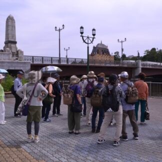街中散歩、長期滞在者に好評　幣舞橋から和商巡る【釧路市】(2025-08-21)
