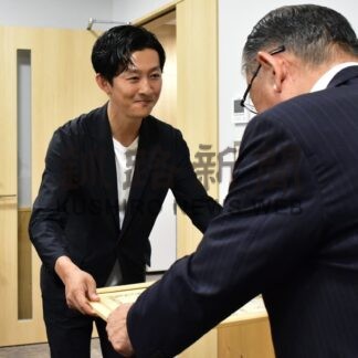 文化会館のり面整備　伊藤建設に感謝状【根室市】(2025-08-24)