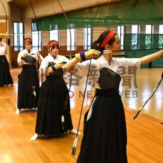 釧湖陵Ｂ 団体戦Ｖ　高校弓道、女子は釧北陽Ａ制す【釧路市】(2025-08-25)