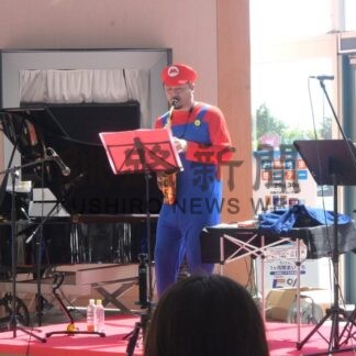 リズミカルな楽曲演奏　奏者くるぎさんら３人ライブ【釧路市】(2025-08-27)