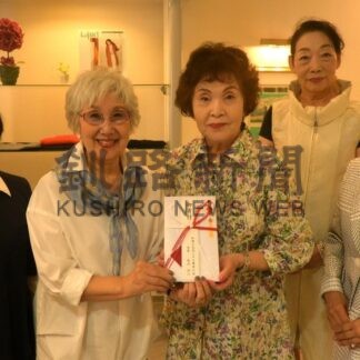 北大通活性化へ、女性会に１０万円寄付　華実の会【釧路市】(2025-08-28)