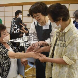 アロママッサージに挑戦　いきいきフェスタ始まる【釧路市】(2025-08-30)